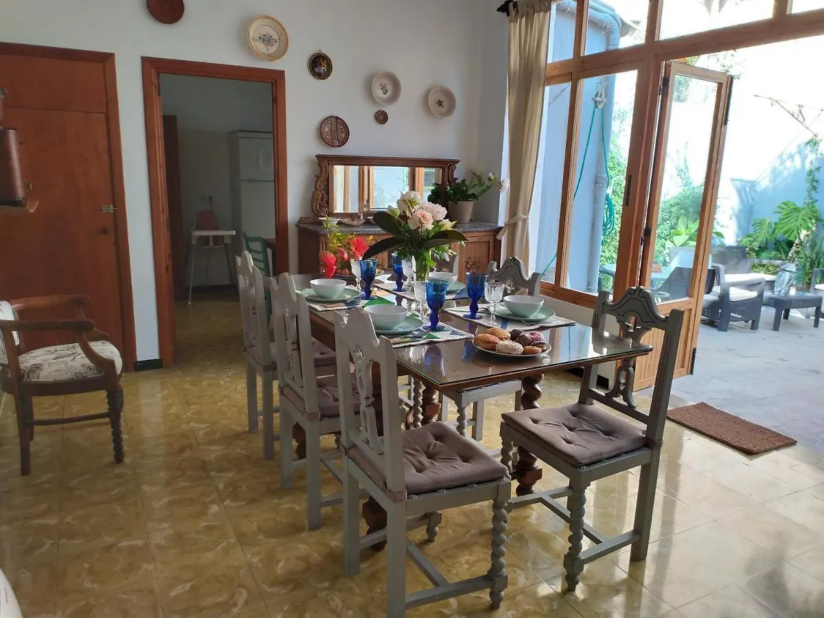 Casa Mercado Sineu Blue סינאו